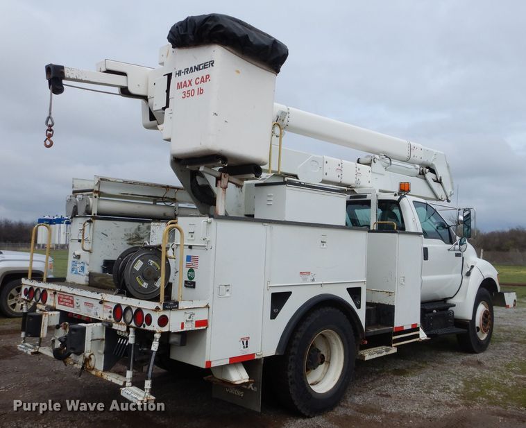 2012 Ford F750 bucket truck in El Reno, OK Item GK9115 sold Purple Wave