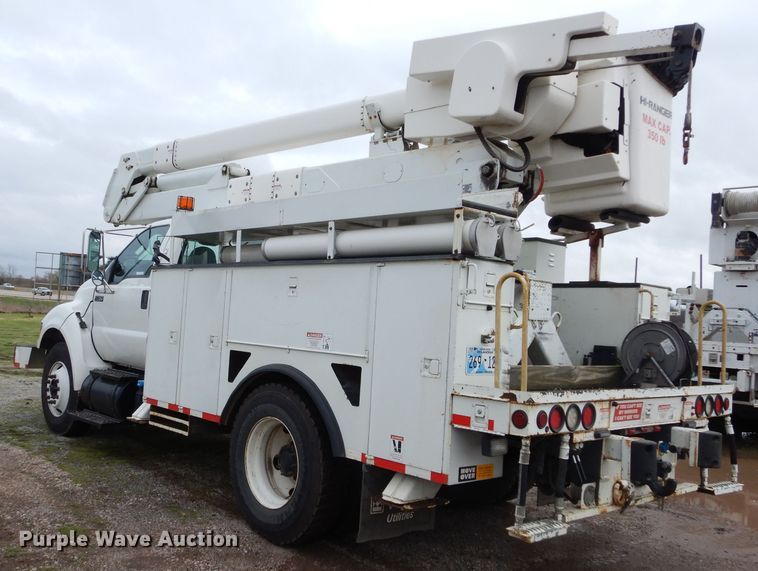 2012 Ford F750 bucket truck in El Reno, OK Item GK9115 sold Purple Wave