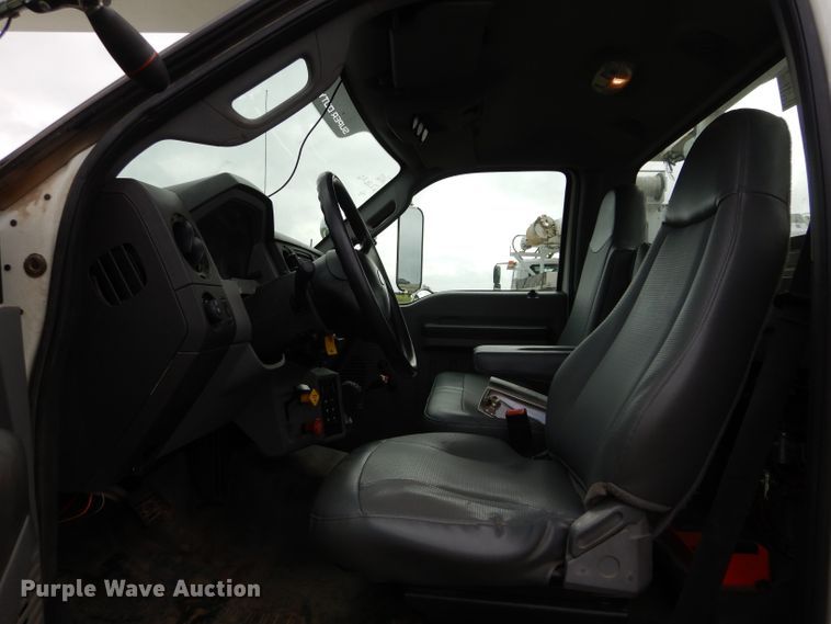 2012 Ford F750 bucket truck in El Reno, OK Item GK9115 sold Purple Wave