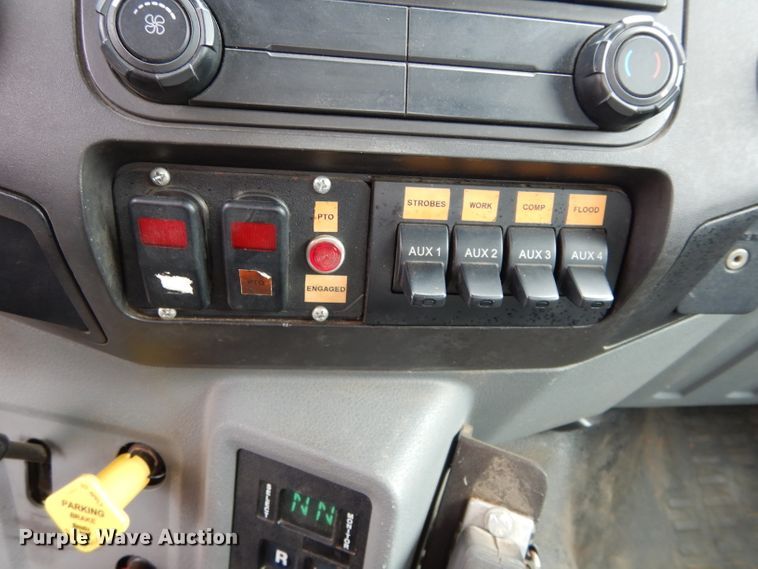 2012 Ford F750 bucket truck in El Reno, OK Item GK9115 sold Purple Wave