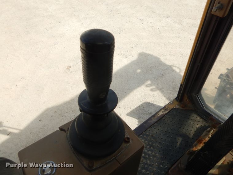 image for item GP9029 1986 Caterpillar 212 rubber tired excavator