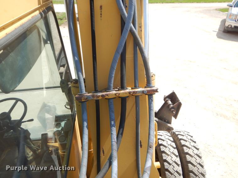 image for item GP9029 1986 Caterpillar 212 rubber tired excavator