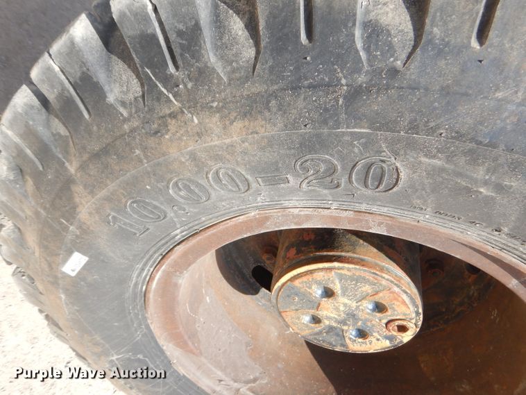 image for item GP9029 1986 Caterpillar 212 rubber tired excavator