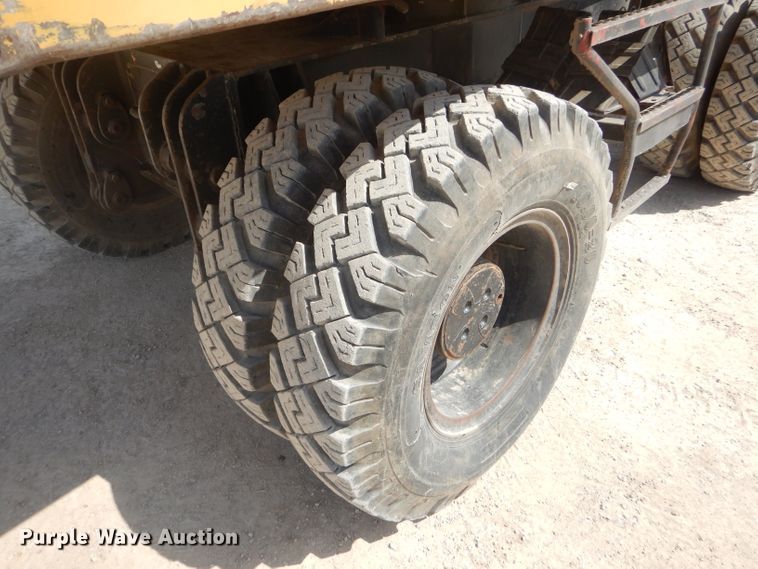 image for item GP9029 1986 Caterpillar 212 rubber tired excavator