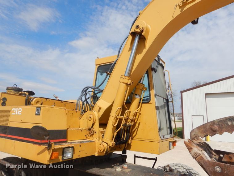 image for item GP9029 1986 Caterpillar 212 rubber tired excavator