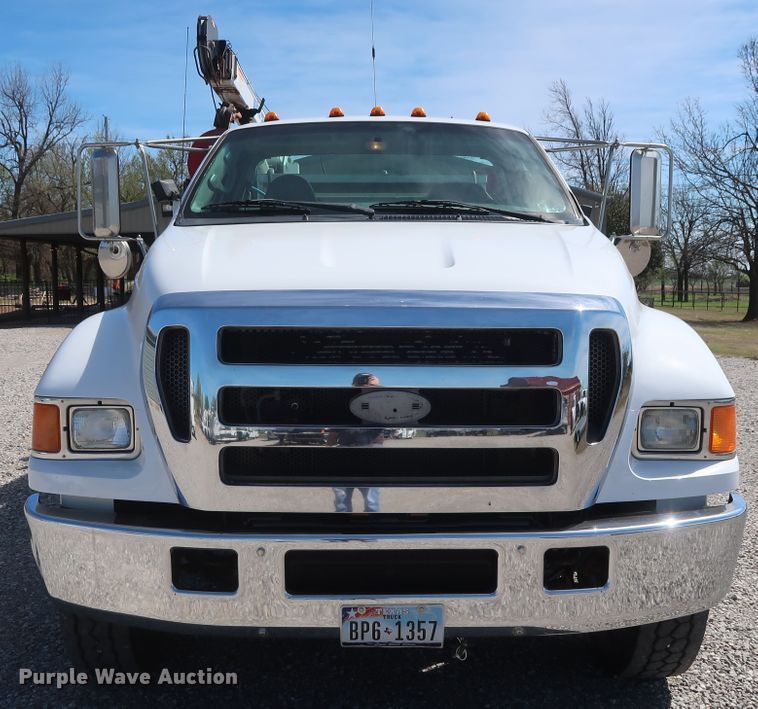 image for item GS9838 2007 Ford F650 Super Duty XLT utility bed truck with crane