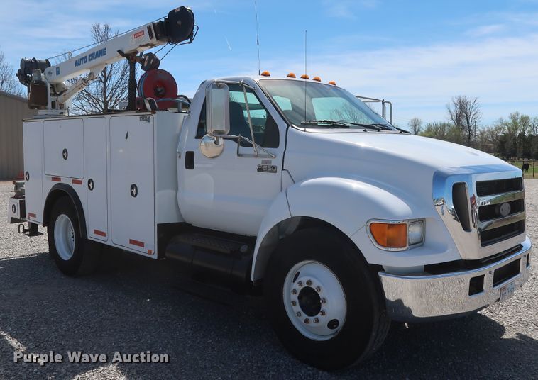 image for item GS9838 2007 Ford F650 Super Duty XLT utility bed truck with crane