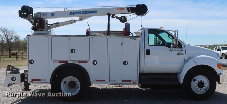 image for item GS9838 2007 Ford F650 Super Duty XLT utility bed truck with crane