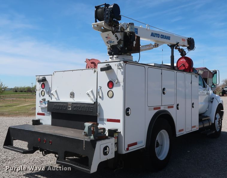 image for item GS9838 2007 Ford F650 Super Duty XLT utility bed truck with crane