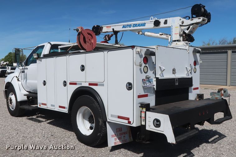 image for item GS9838 2007 Ford F650 Super Duty XLT utility bed truck with crane