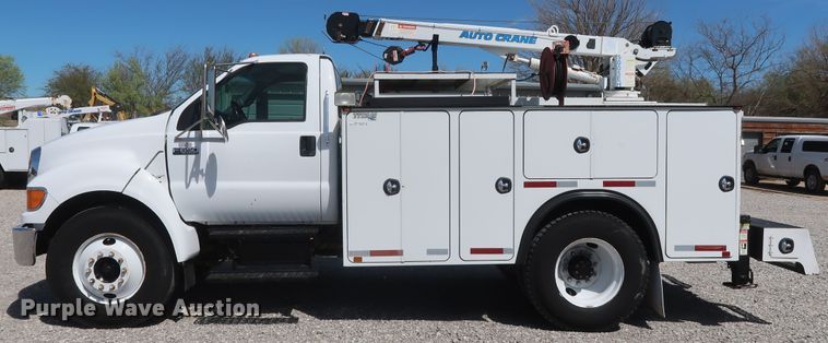 image for item GS9838 2007 Ford F650 Super Duty XLT utility bed truck with crane