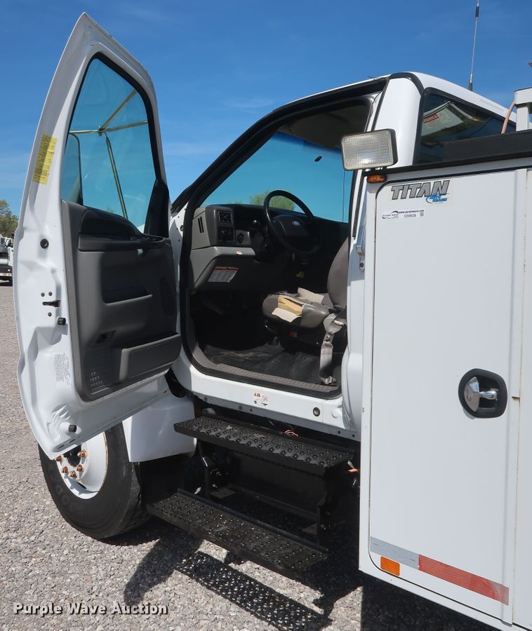 image for item GS9838 2007 Ford F650 Super Duty XLT utility bed truck with crane