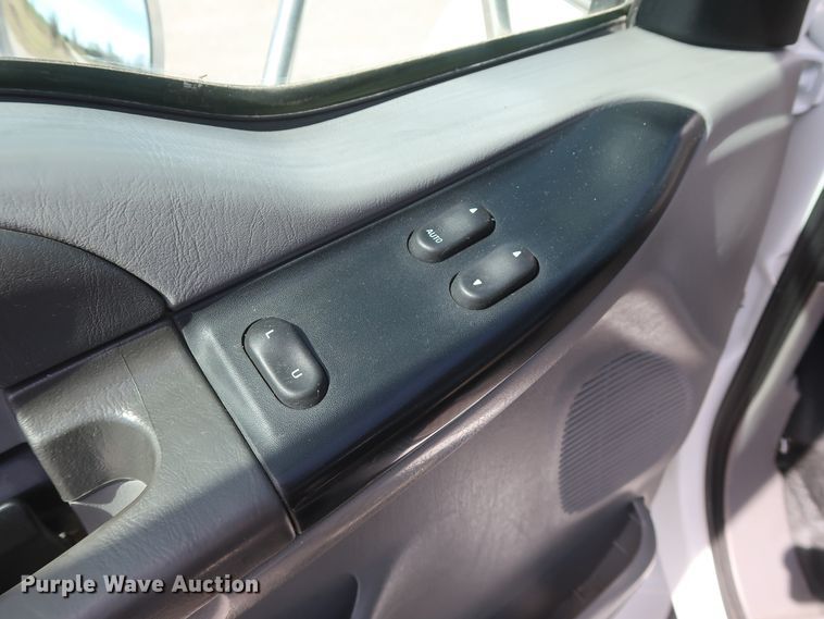 image for item GS9838 2007 Ford F650 Super Duty XLT utility bed truck with crane