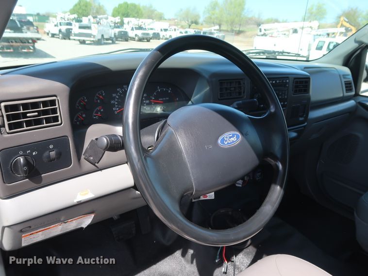 image for item GS9838 2007 Ford F650 Super Duty XLT utility bed truck with crane