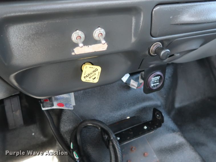 image for item GS9838 2007 Ford F650 Super Duty XLT utility bed truck with crane