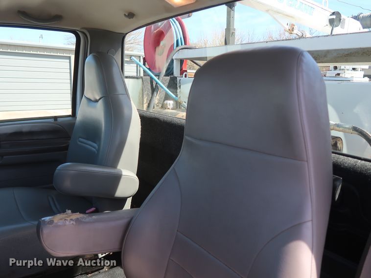 image for item GS9838 2007 Ford F650 Super Duty XLT utility bed truck with crane