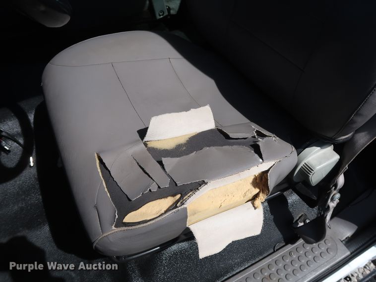 image for item GS9838 2007 Ford F650 Super Duty XLT utility bed truck with crane