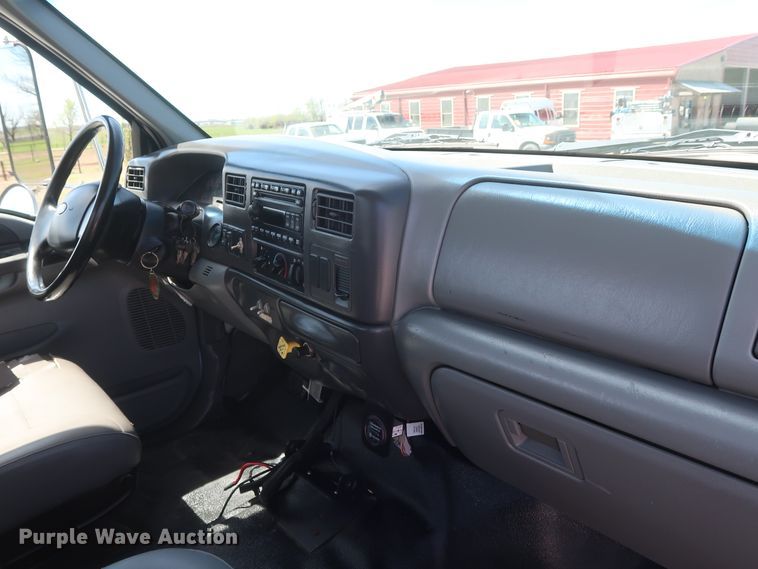 image for item GS9838 2007 Ford F650 Super Duty XLT utility bed truck with crane