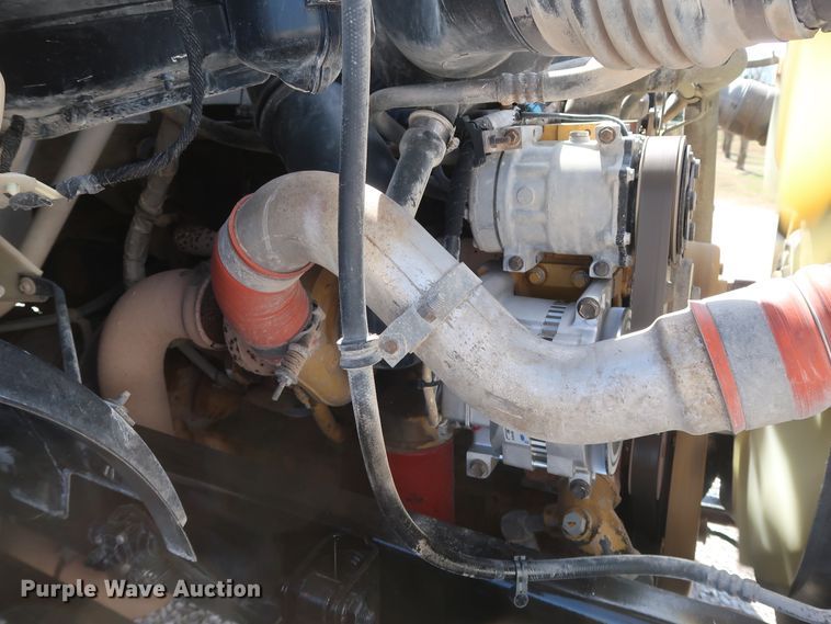 image for item GS9838 2007 Ford F650 Super Duty XLT utility bed truck with crane