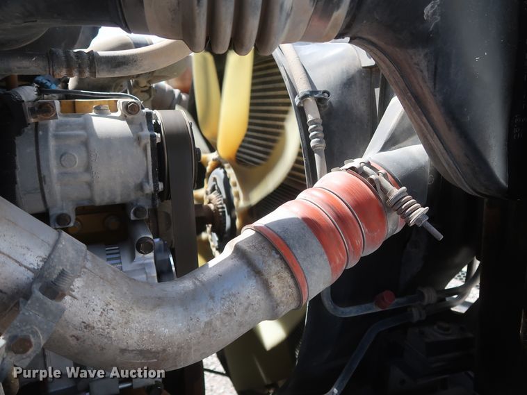 image for item GS9838 2007 Ford F650 Super Duty XLT utility bed truck with crane