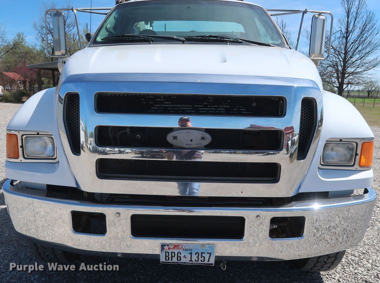 image for item GS9838 2007 Ford F650 Super Duty XLT utility bed truck with crane