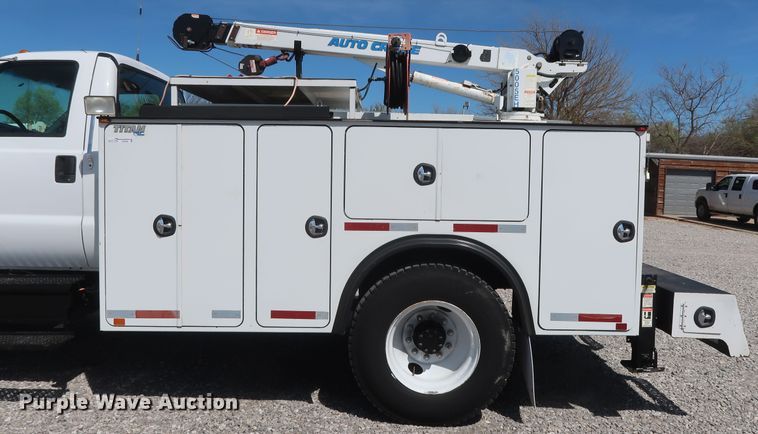 image for item GS9838 2007 Ford F650 Super Duty XLT utility bed truck with crane
