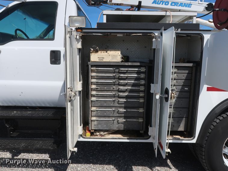 image for item GS9838 2007 Ford F650 Super Duty XLT utility bed truck with crane