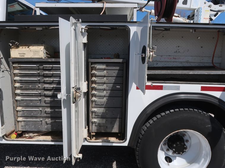 image for item GS9838 2007 Ford F650 Super Duty XLT utility bed truck with crane