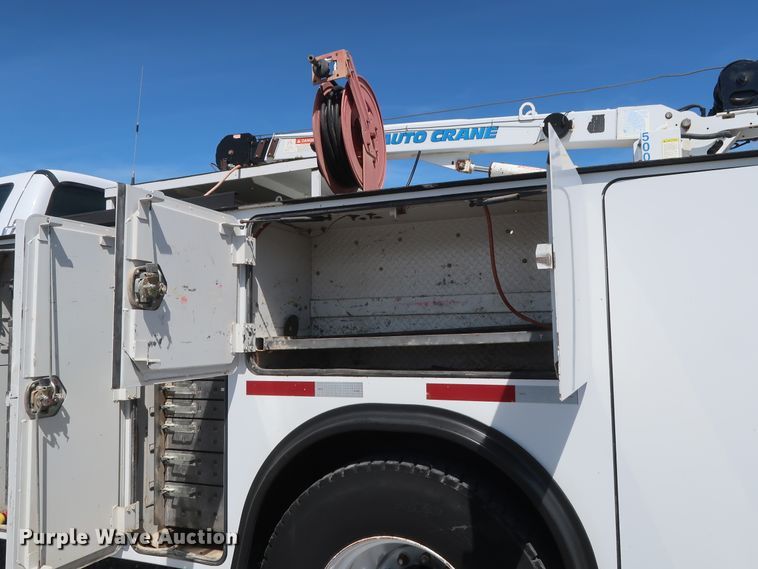 image for item GS9838 2007 Ford F650 Super Duty XLT utility bed truck with crane