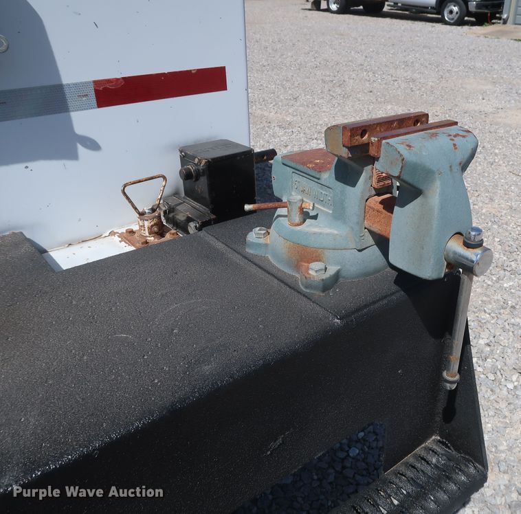 image for item GS9838 2007 Ford F650 Super Duty XLT utility bed truck with crane