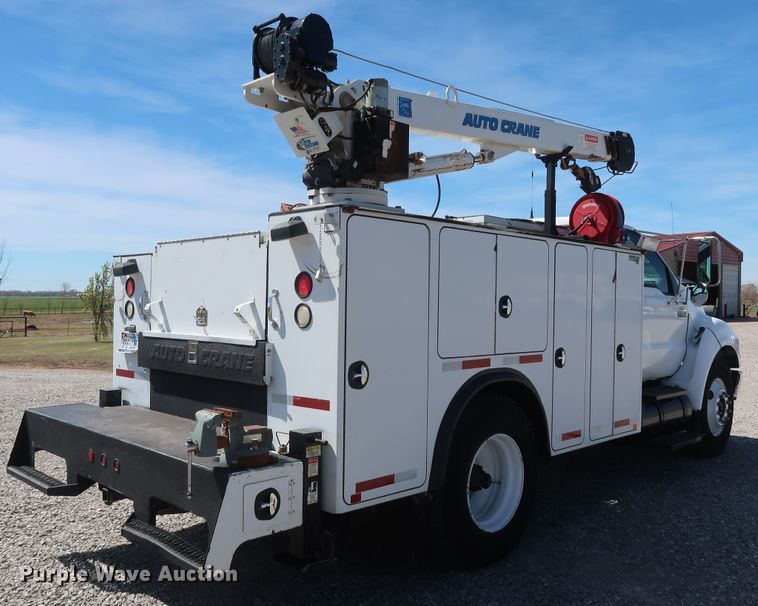 image for item GS9838 2007 Ford F650 Super Duty XLT utility bed truck with crane