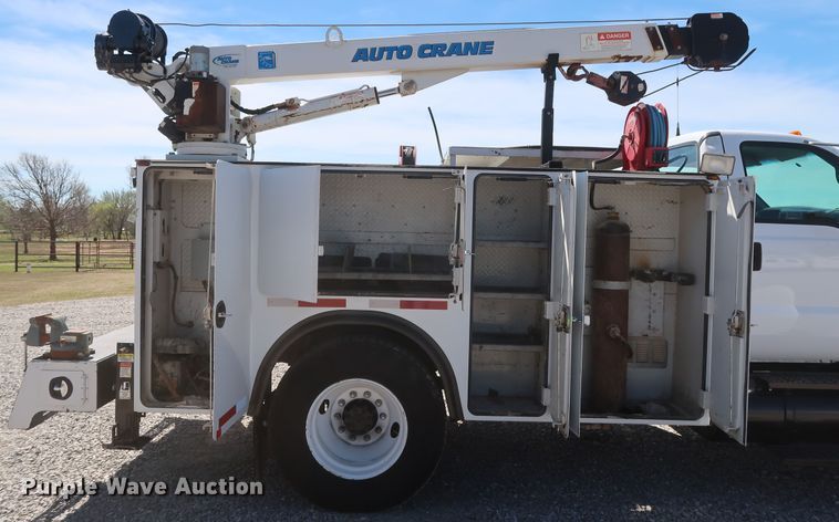 image for item GS9838 2007 Ford F650 Super Duty XLT utility bed truck with crane
