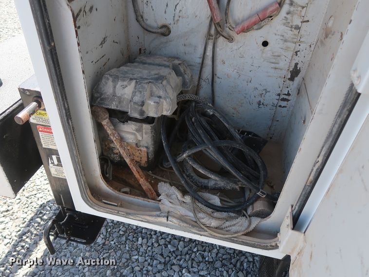 image for item GS9838 2007 Ford F650 Super Duty XLT utility bed truck with crane