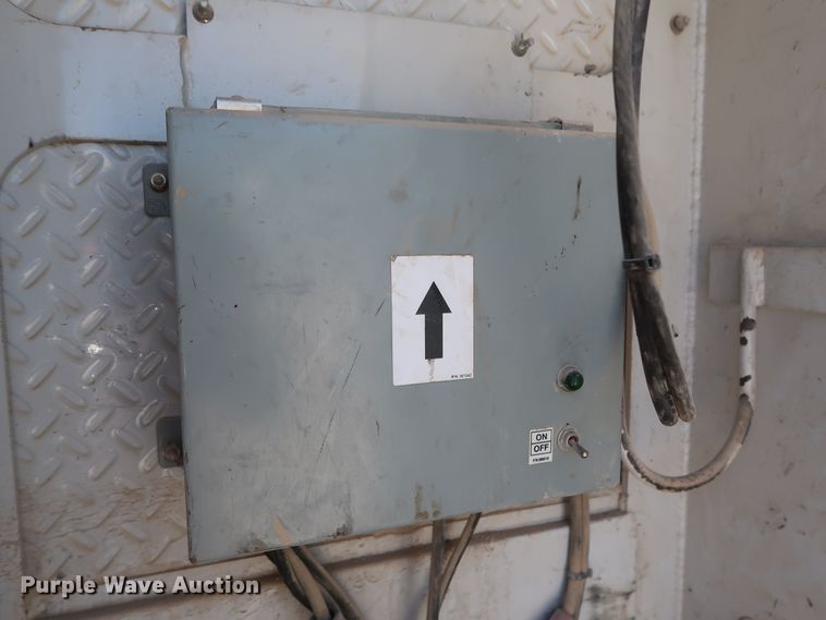 image for item GS9838 2007 Ford F650 Super Duty XLT utility bed truck with crane