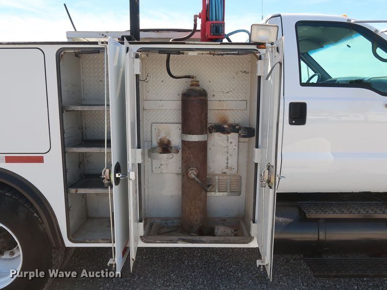 image for item GS9838 2007 Ford F650 Super Duty XLT utility bed truck with crane