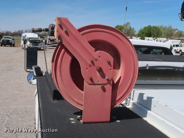 image for item GS9838 2007 Ford F650 Super Duty XLT utility bed truck with crane