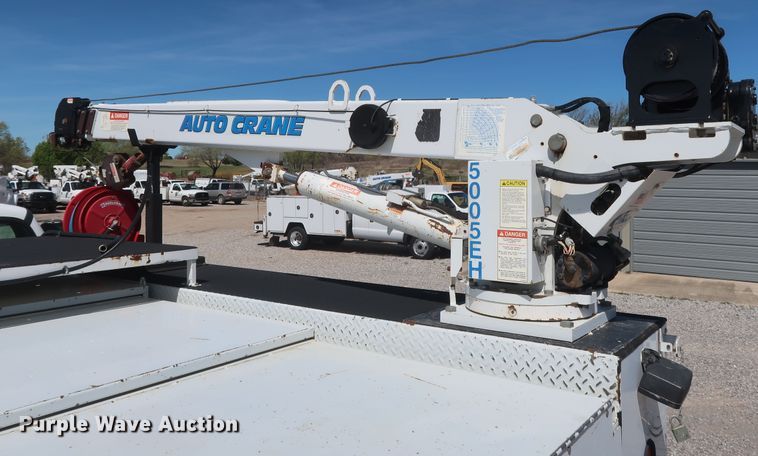 image for item GS9838 2007 Ford F650 Super Duty XLT utility bed truck with crane