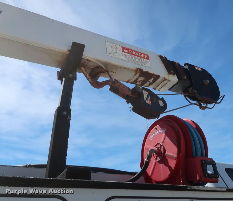 image for item GS9838 2007 Ford F650 Super Duty XLT utility bed truck with crane