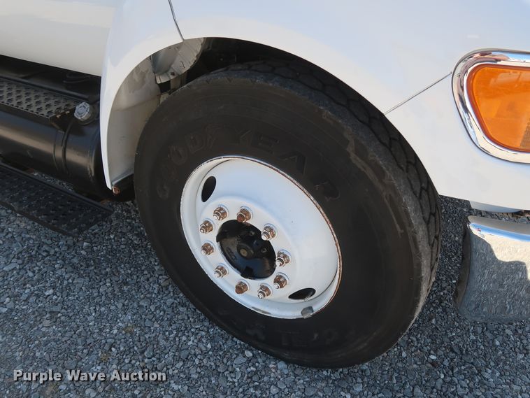 image for item GS9838 2007 Ford F650 Super Duty XLT utility bed truck with crane