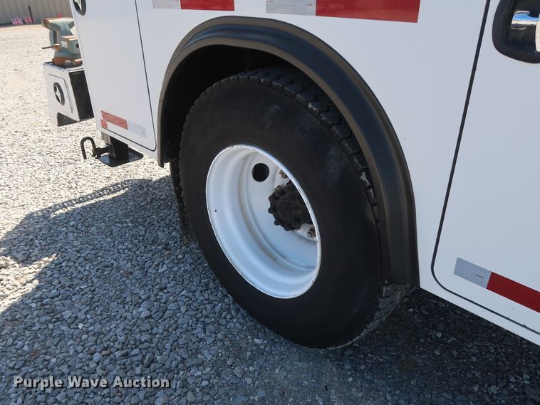 image for item GS9838 2007 Ford F650 Super Duty XLT utility bed truck with crane