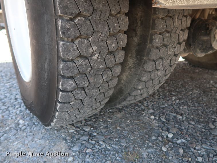 image for item GS9838 2007 Ford F650 Super Duty XLT utility bed truck with crane