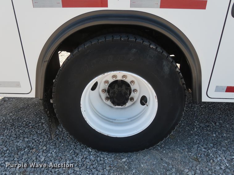 image for item GS9838 2007 Ford F650 Super Duty XLT utility bed truck with crane