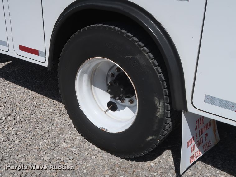 image for item GS9838 2007 Ford F650 Super Duty XLT utility bed truck with crane