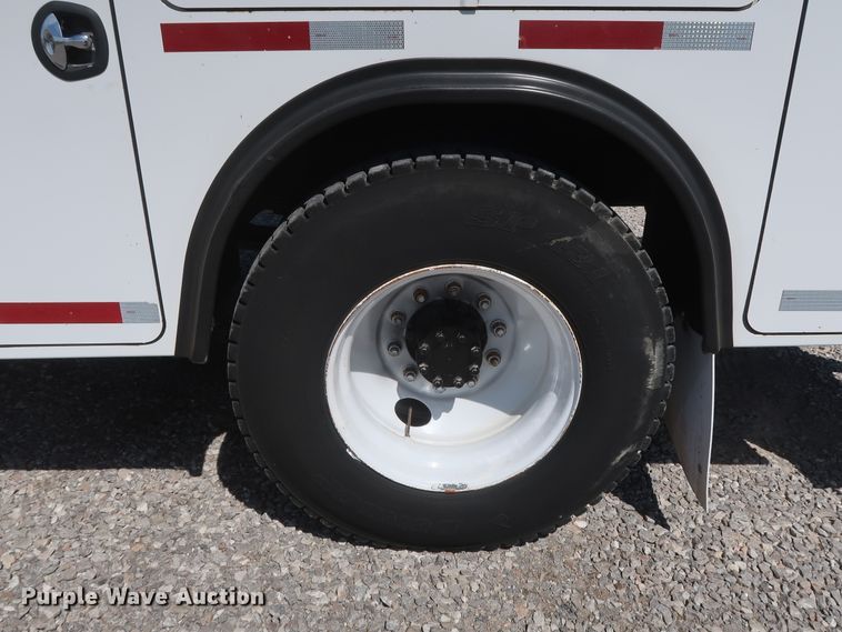 image for item GS9838 2007 Ford F650 Super Duty XLT utility bed truck with crane