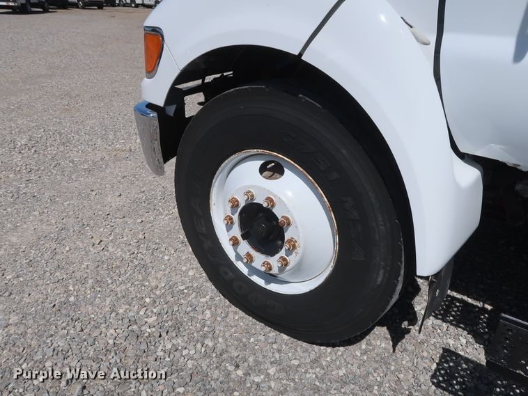 image for item GS9838 2007 Ford F650 Super Duty XLT utility bed truck with crane