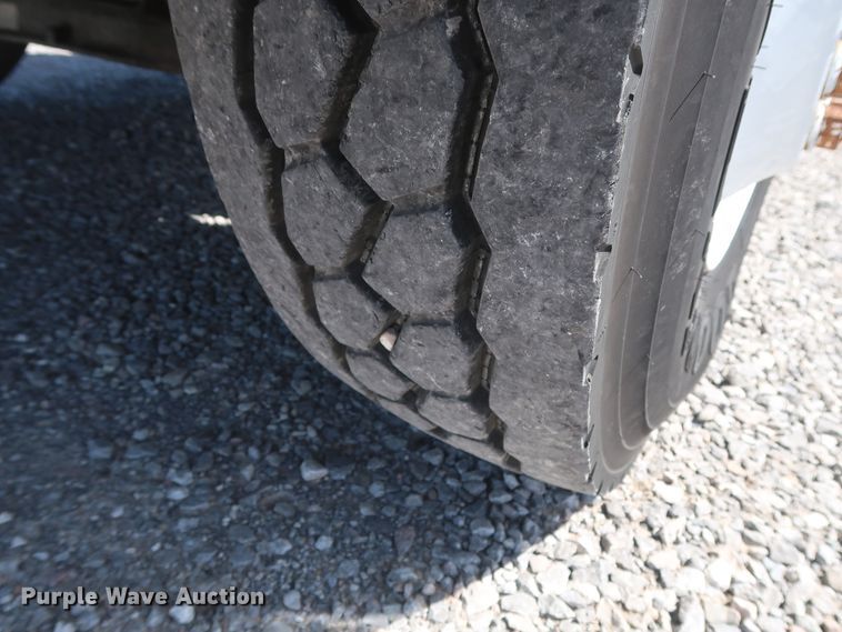 image for item GS9838 2007 Ford F650 Super Duty XLT utility bed truck with crane