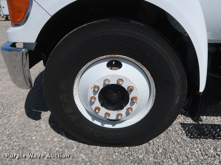 image for item GS9838 2007 Ford F650 Super Duty XLT utility bed truck with crane