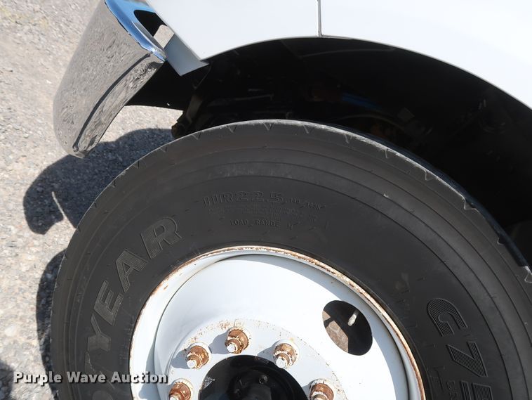 image for item GS9838 2007 Ford F650 Super Duty XLT utility bed truck with crane