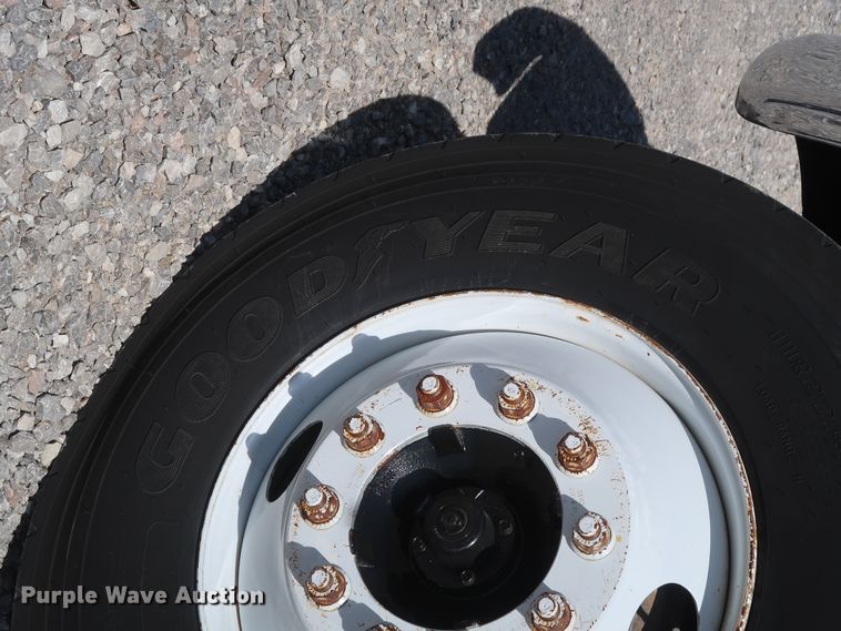 image for item GS9838 2007 Ford F650 Super Duty XLT utility bed truck with crane