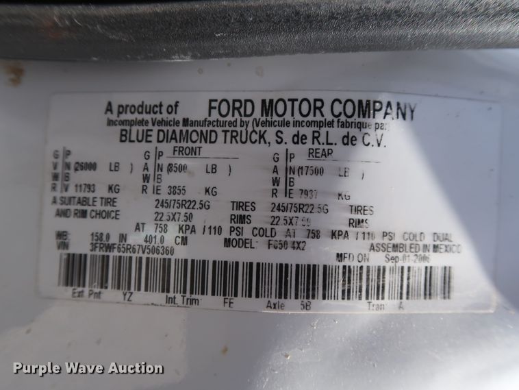 image for item GS9838 2007 Ford F650 Super Duty XLT utility bed truck with crane